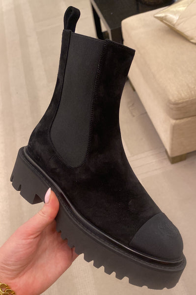 CHANEL Fall-Winter 22/23 black suede ankle boots