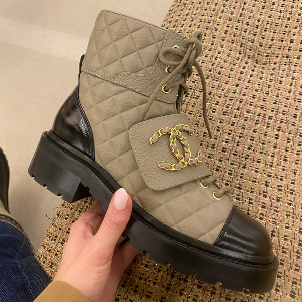 CHANEL Fall-Winter 22/23 beige quilted leather lace up boots