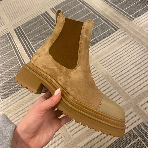 CHANEL Fall-Winter 22/23 brown suede ankle boots