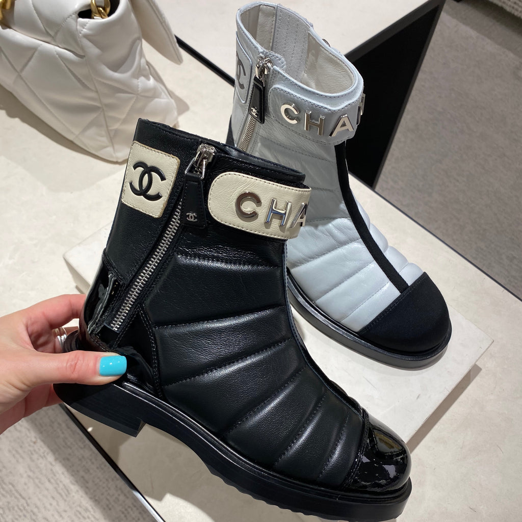 CHANEL Fall-Winter 22/23 black lace up boots