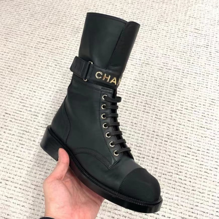 CHANEL Fall-Winter 22/23 black quilted leather lace up boots