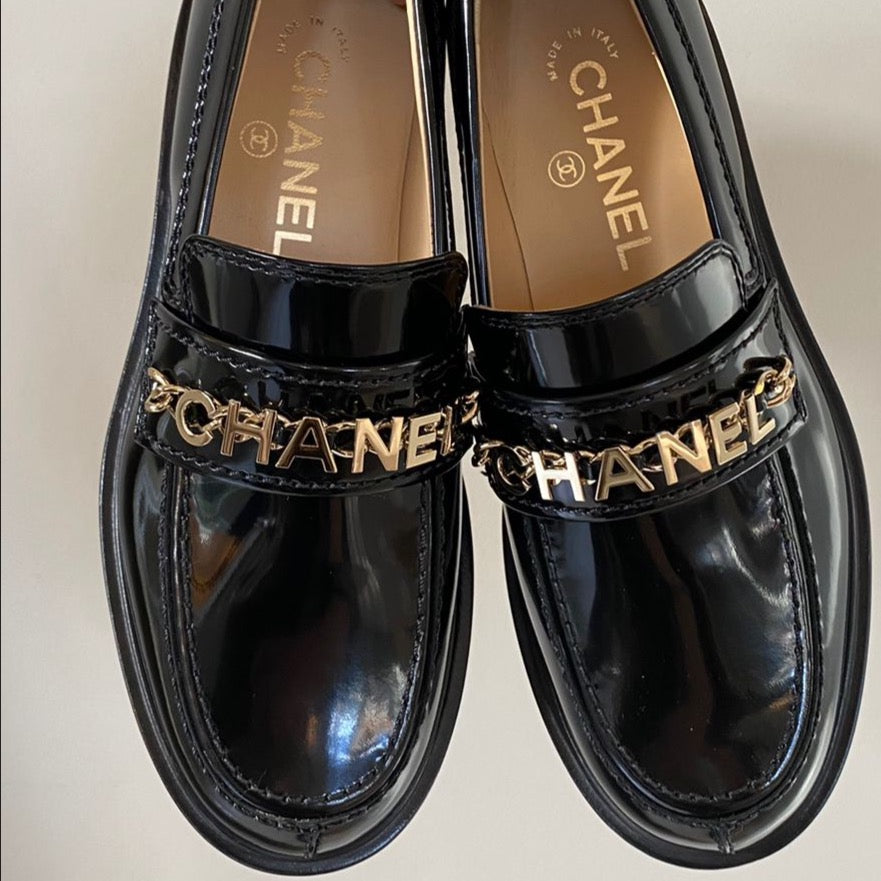 CHANEL black patent loafers Cruise 2021/22