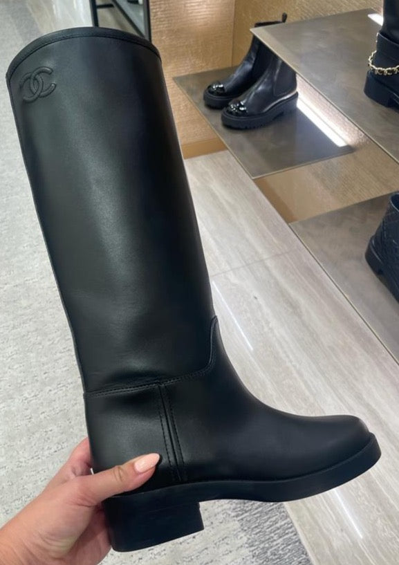 CHANEL Fall-Winter 22/23 black high boots